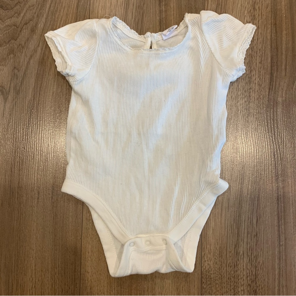 ☀️ 3/$15 Gap Baby White Ribbed Onesie Lace Trim